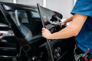 Installation vitres teintées. Experts en vitres teintés. Vitres teintées auto.Tinted window installation. Tinted window experts. Auto tinted windows.
