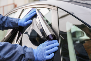 Installation vitres teintées. Experts en vitres teintés. Vitres teintées auto.Tinted window installation. Tinted window experts. Auto tinted windows.